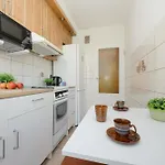 Comfy & Spacious By Renters Apartman