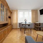 Comfy & Spacious By Renters Apartman Varsó
