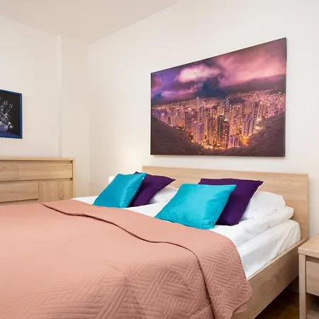 Apartman Comfy & Spacious By Renters Varsó