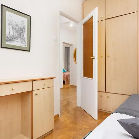 Apartment Comfy & Spacious By Renters